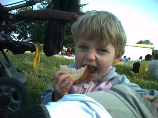 W Strachocicach – Marysia: pora na małe co nieco